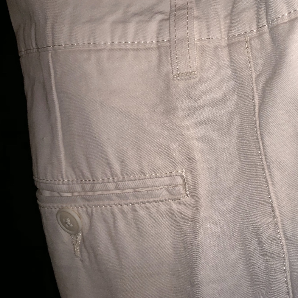 White flat front short (NEVER WORN -- TAG STILL ON